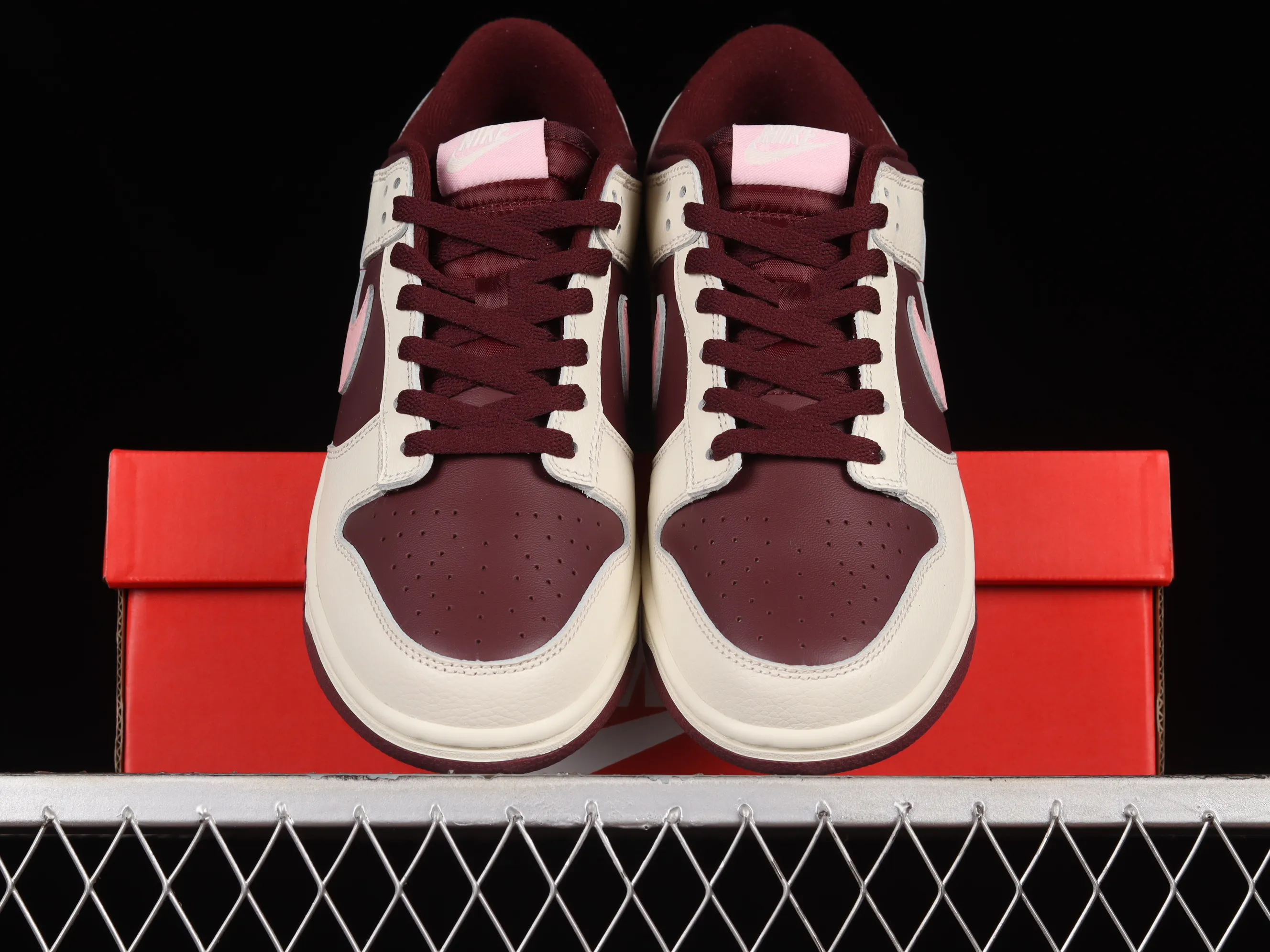 All Categories Nk SB Dunk Series Nk SB Dunk Low Low-top sneakers C version Nk Dunk Low Burgundy Valentine's Day SB low-top sports and leisure sneakers DR9705-100